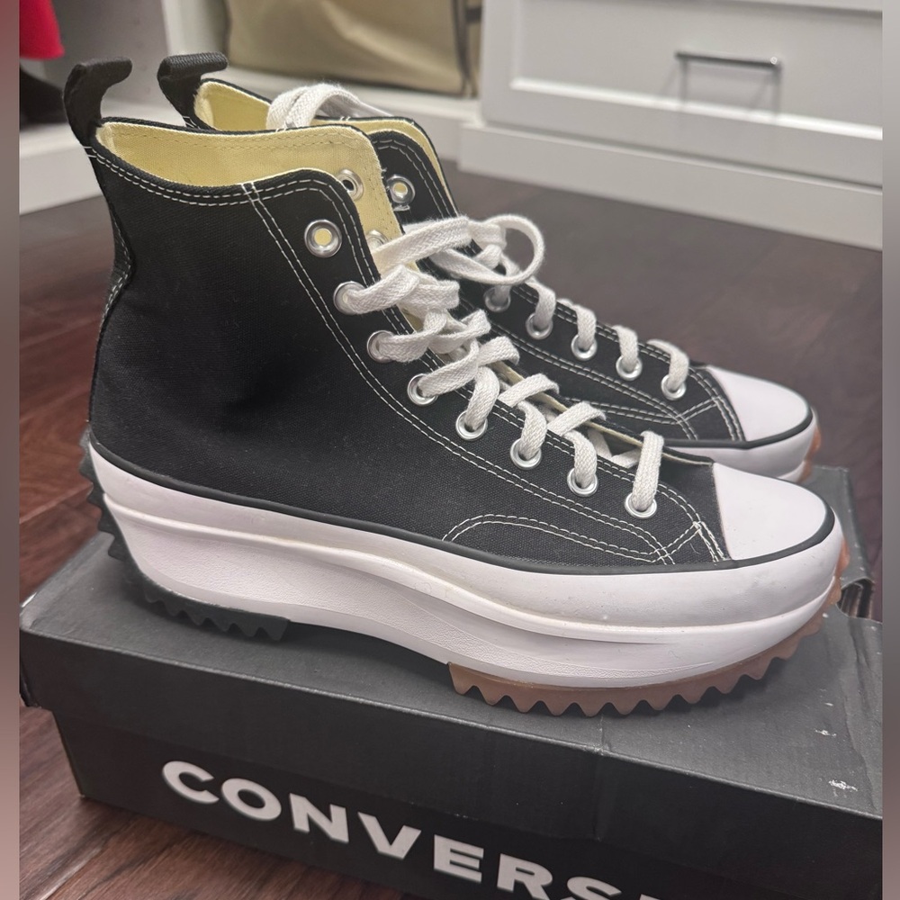 Converse Run Star Hike Platform sneakers. Size 10 women.